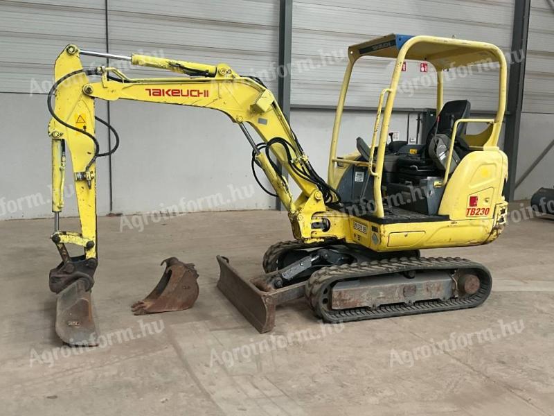 Takeuchi TB 230 / 2016 / 3.082 h üzemóra / Lízing 20%-tól