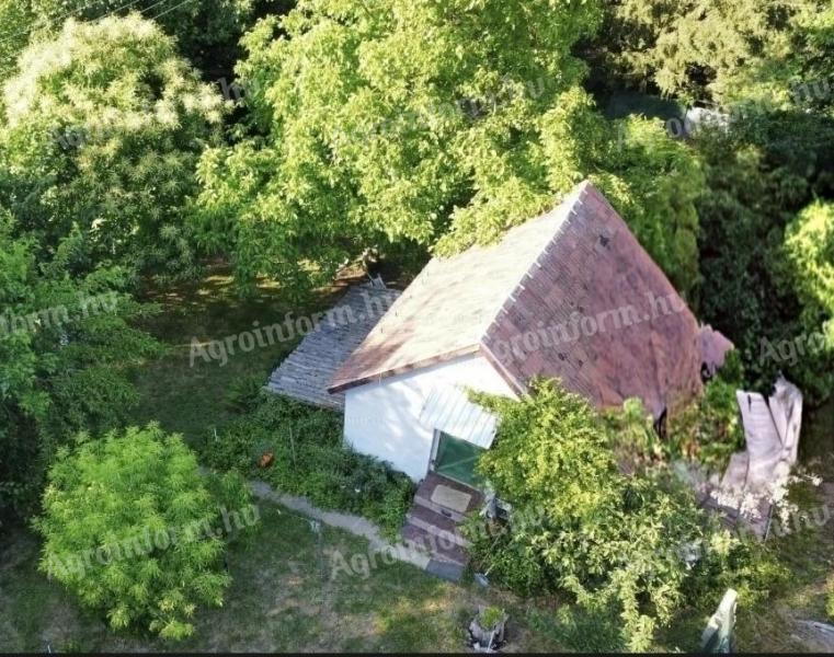 Eladó pince a Balaton közelében