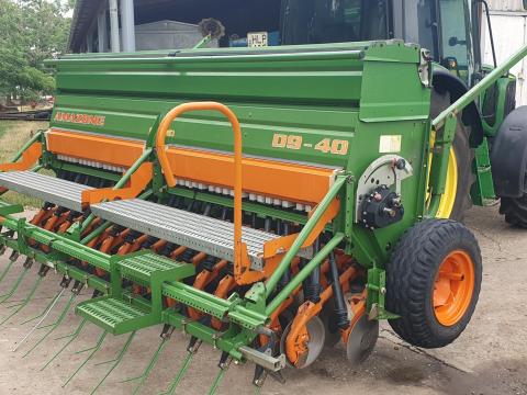 Amazone D9-40 gabonavetőgép eladó Amazone D9-40 gabonavetőgép eladó