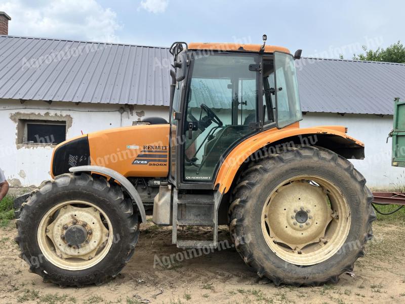 Renault Ares,  John deere