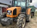 Renault Ares,  John deere