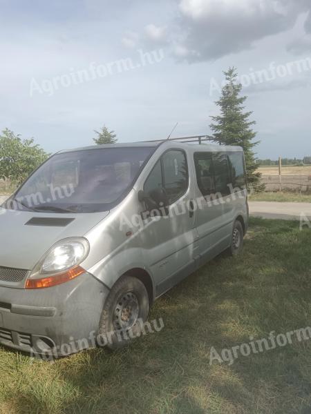 Renault Trafic 8 személyes