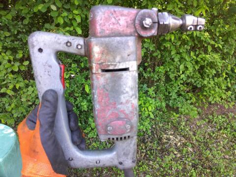 Trumpf, régi, minőségi német, 220 V-os villanyos lemezvágógép Tapolcán eladó Trumpf, régi, minőségi német, 220 V-os villanyos lemezvágógép Tapolcán eladó