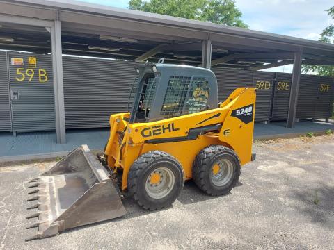 Gehl 5240 Series 2 rakodógép eladó jó állapotban Gehl 5240 Series 2 rakodógép eladó jó állapotban