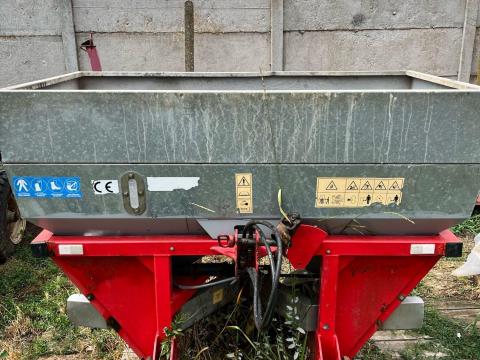 Eladó mútragyaszóró Eladó mútragyaszóró