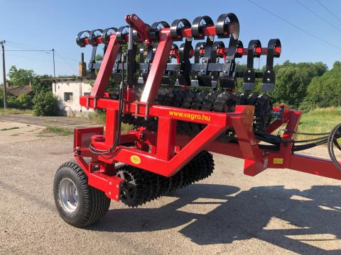 Új! VAgro 4,5 m-es hidr. csillaggyűrűs-henger hidr. simítóval LÍZINGRE is Új! VAgro 4,5 m-es hidr. csillaggyűrűs-henger hidr. simítóval LÍZINGRE is