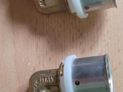 Réz Comisa press könyök 26 x 3 Réz Comisa press könyök 26 x 3