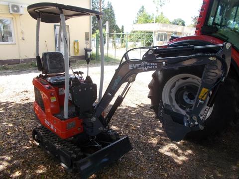 Everun ERE12 Pro mini forgó kotró Kubota motorral Everun ERE12 Pro mini forgó kotró Kubota motorral
