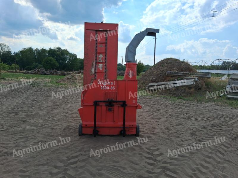 Original 2500-85 típusú behúzószalagos szecskázó gallydaráló