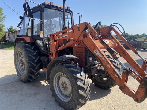 Eladó MTZ 820.2 homlokrakodóval Eladó MTZ 820.2 homlokrakodóval