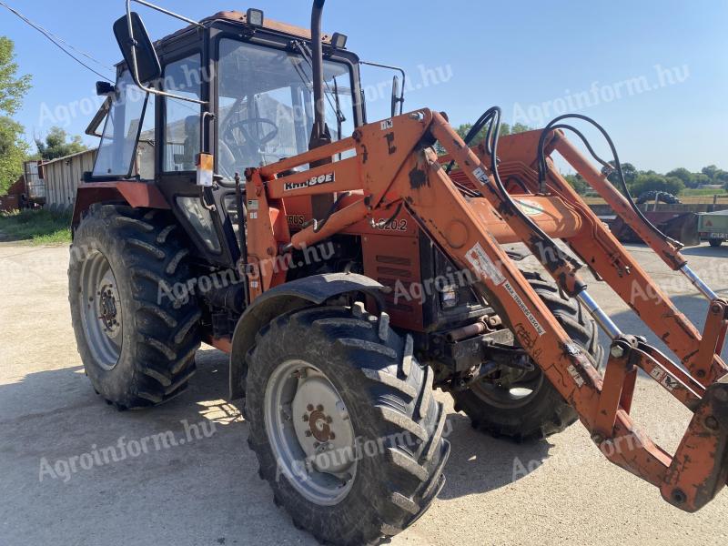 Eladó MTZ 820.2 homlokrakodóval