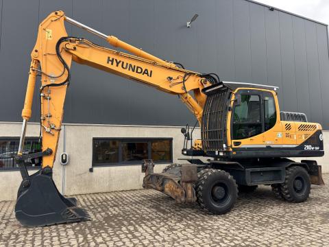 Hyundai R210W-9A / 2015 / 3.889 üzemóra / Lízing 20%-tól
