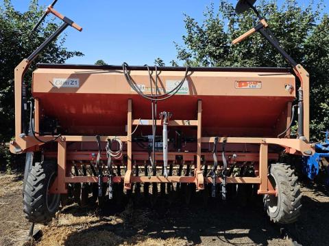 POM gabonavetőgép 3 méter 25 sor POM gabonavetőgép 3 méter 25 sor