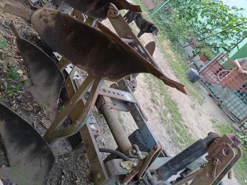 Gassner 3 fejes váltvaforgató eke Gassner 3 fejes váltvaforgató eke