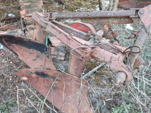 Kétfejes eke eladó