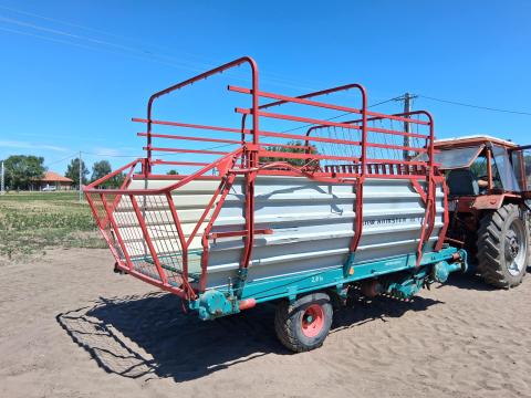 Steyr Hamster 802 V típusú 20 köbméteres lemezoldalas rendfelszedő kocsi 19 szecskázó késsel Steyr Hamster 802 V típusú 20 köbméteres lemezoldalas rendfelszedő kocsi 19 szecskázó késsel