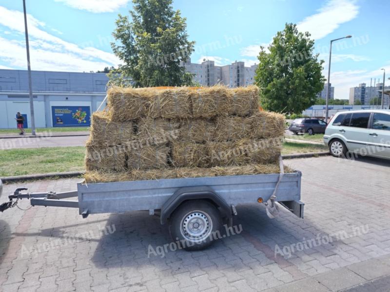 Kis kocka búzaszalma bála