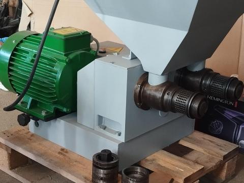 OP 222 S ipari olajprés eladó – felújított motorral, szezon előtt OP 222 S ipari olajprés eladó – felújított motorral, szezon előtt