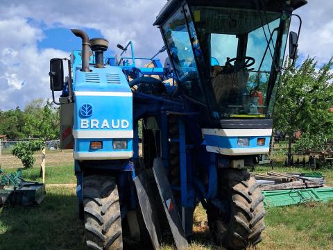 New Holland Braud SB56 szőlőkombájn New Holland Braud SB56 szőlőkombájn
