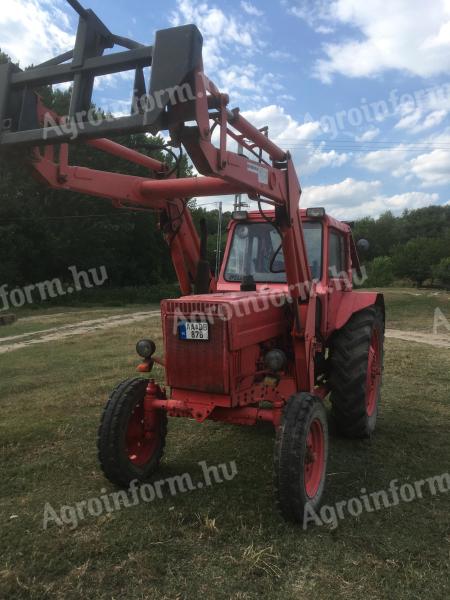 MTZ 80 homlokrakodóval
