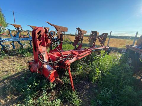 Vogel Noot C54 vátvaforgató eke (réselt) Vogel Noot C54 vátvaforgató eke (réselt)
