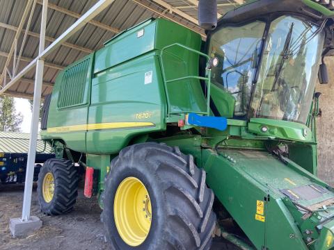 John Deere T670i 4WD prémium kombájn John Deere T670i 4WD prémium kombájn