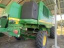 John Deere T670i 4WD prémium kombájn,  gabona-,  JD 608C kukorica betakarító adapterrel