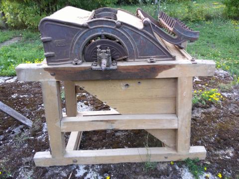 Régi, antik kézi kukoricamorzsoló vagy szecskavágó Ausztriából Tapolcán eladó Régi, antik kézi kukoricamorzsoló vagy szecskavágó Ausztriából Tapolcán eladó