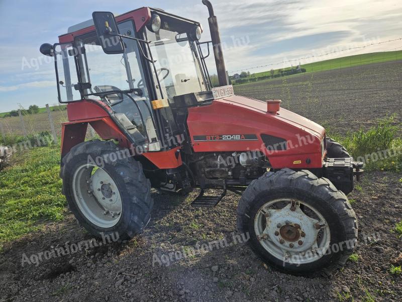 VTZ 2048 Traktor,  4x4 hajtással eladó