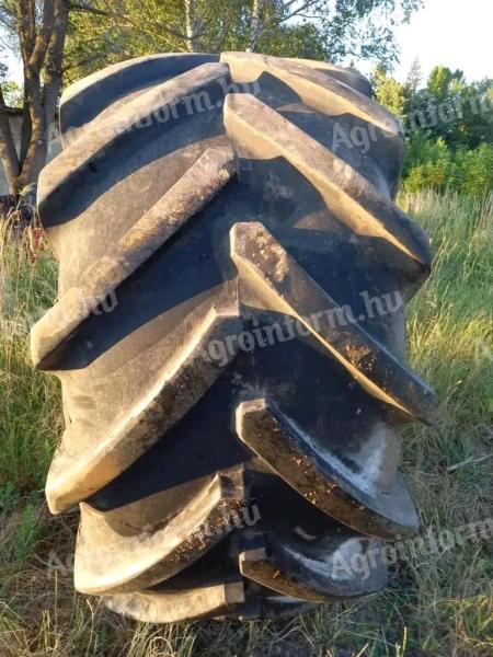 Eladó 900/60R32 kombájn gumi újszerű állapotban Michelin