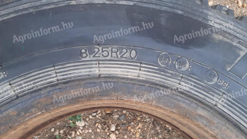 Eladó 4 db 8.25R20 gumi