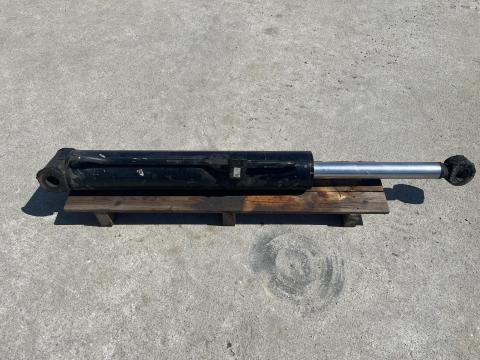 Manitou MLT 735 fő gém-emelő munkahenger Manitou MLT 735 fő gém-emelő munkahenger