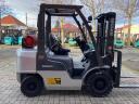 Eladó Nissan P1F2A25D homlokvillás targonca – kiváló állapotban, 6 hónap garanciával