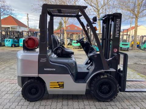 Eladó Nissan P1F2A25D homlokvillás targonca – kiváló állapotban, 6 hónap garanciával Eladó Nissan P1F2A25D homlokvillás targonca – kiváló állapotban, 6 hónap garanciával