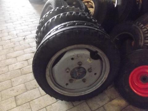 Eladó 4.00-16-os szerelt kerék Eladó 4.00-16-os szerelt kerék