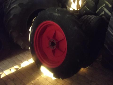 12,4 R 28 szerelt kerék eladó 12,4 R 28 szerelt kerék eladó