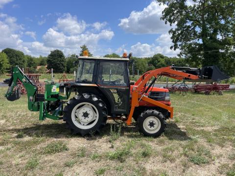 Kubota 27LE PowerShift Homlokrakodó Új Árokásó 2Új Első Gumi japán kistraktor traktor Ingyenes Szállítás Leszervizelve