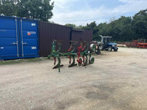 Regent Saturn CX35/3 fejes váltvaforgató eke Regent Saturn CX35/3 fejes váltvaforgató eke