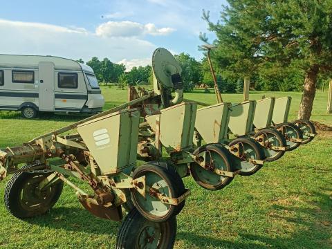 Eladó 6 soros szemenkénti vetőgép kukorica és napraforgó vetéséhez