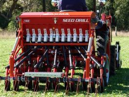 Új ACMA (olasz) gabona- és aprómagvetőgép kis traktorokhoz,  1,3-1,9 m - bevezető áron