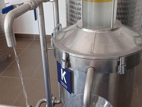 Gyógynövény hidrolátum/aromavíz. Kakukkfű, levendula, rozmaring, fodormenta, bazsalikom Gyógynövény hidrolátum/aromavíz. Kakukkfű, levendula, rozmaring, fodormenta, bazsalikom