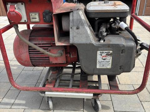 Benzines aggregátor eladó. Benzines aggregátor eladó.