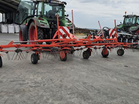 Kuhn GF 7802 rendterítő Kuhn GF 7802 rendterítő