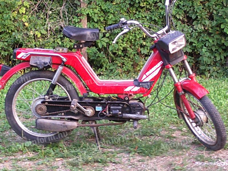 Kinetic Magnum Automatic kismotor gyári 3981 km-rel, de gyújtáshibásan eladó
