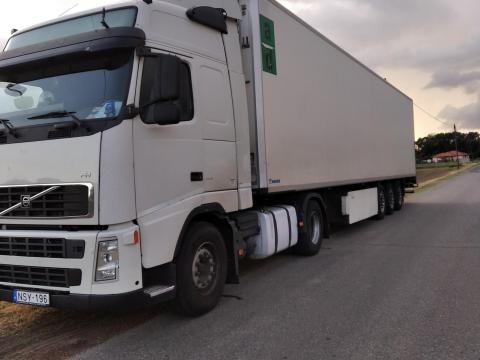 Eladó Volvo 440-es nyerges vontató és Krone hűtős pótkocsi Eladó Volvo 440-es nyerges vontató és Krone hűtős pótkocsi