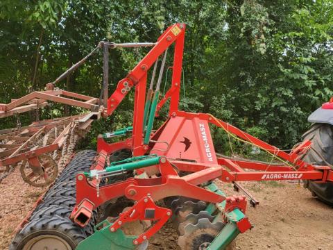 AgroMasz 3 m rövid tárcsa + vetőgép kombó eladó AgroMasz 3 m rövid tárcsa + vetőgép kombó eladó