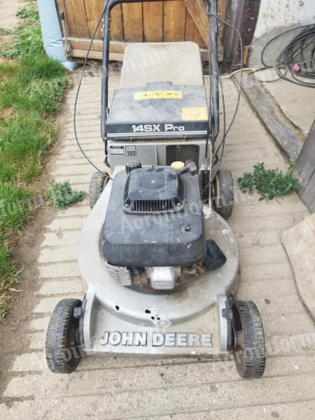 John Deere önjáró fűnyíró