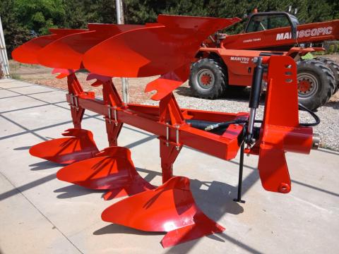 2025. új IH 3 fejes váltvaforgató eke 2025. új IH 3 fejes váltvaforgató eke