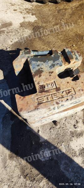 Steyr traktor 30 kg-os orrsúly 4db eladó