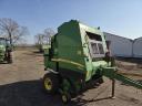 John Deere 582 bálázó